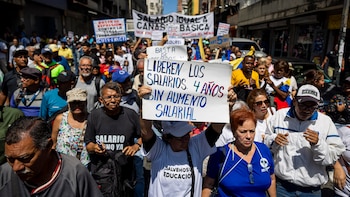 Venezuela aplaza de nuevo la reforma salarial: el aumento a 240 dólares irá en bonos, no en salario