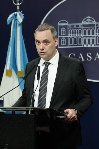 Conferencia de prensa: Manuel Adorni - Luis Caputo - Alejandra Monteoliva