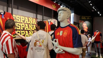 Ya está a la venta la camiseta de España con las dos estrellas: precio y dónde puedes comprarla