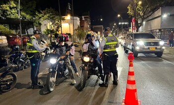 Los motociclistas deben mantener el uso de casco reglamentario y cumplir con todas las normas vigentes del Código Nacional de Tránsito - crédito Alcaldía de Cali