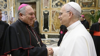 El obispo de Canarias se pone del lado del papa León XIV y critica la gestión de la migración de Vox: “A mucha gente habría que meterla cinco días en un cayuco sin comer”