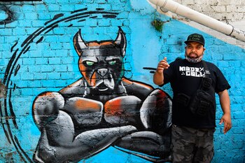 Arturo, hermano y asistente de