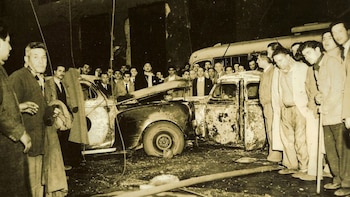 Autos destruidos por las bombas