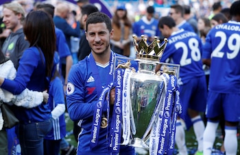 Eden Hazard con la Premier League conseguida con el Chelsea. (Reuters)