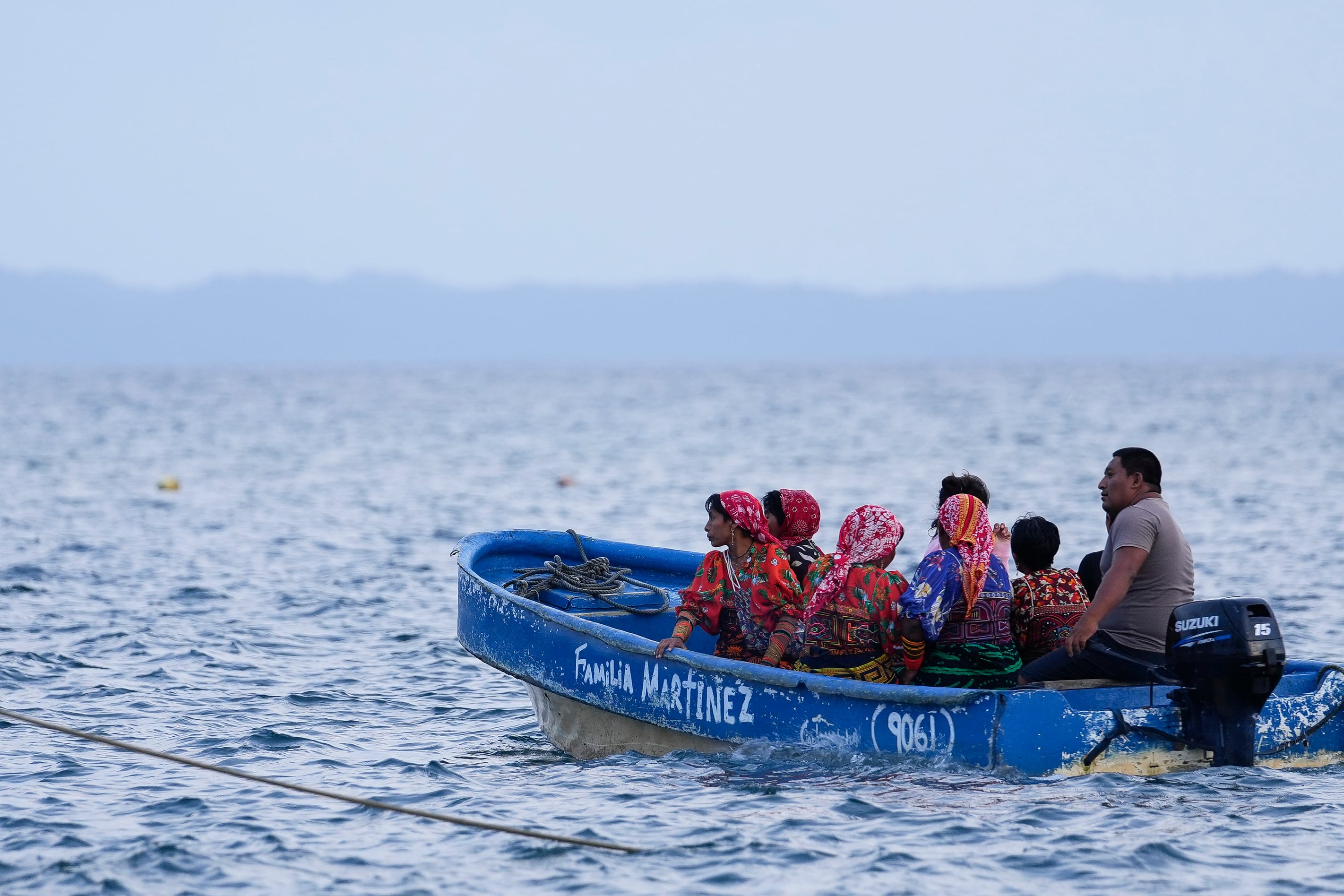 Ambos litorales del país se mantienen bajo observación por condiciones marítimas variables. (Foto AP/Matías Delacroix)