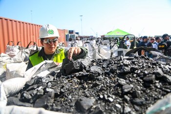 Narcos camuflaban cocaína en carbón
