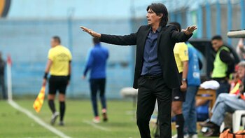 Ángel Comizzo dirigió a Universitario