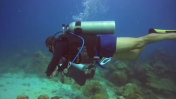 Baltasar Montaño buceando en Malasia