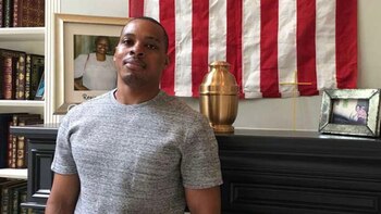 Perdió a sus padres a