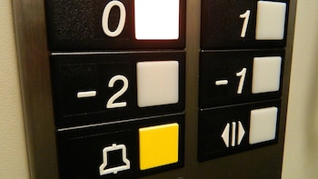 Muere una mujer de 82 años tras desplomarse un ascensor en una residencia de mayores de Vélez-Málaga
