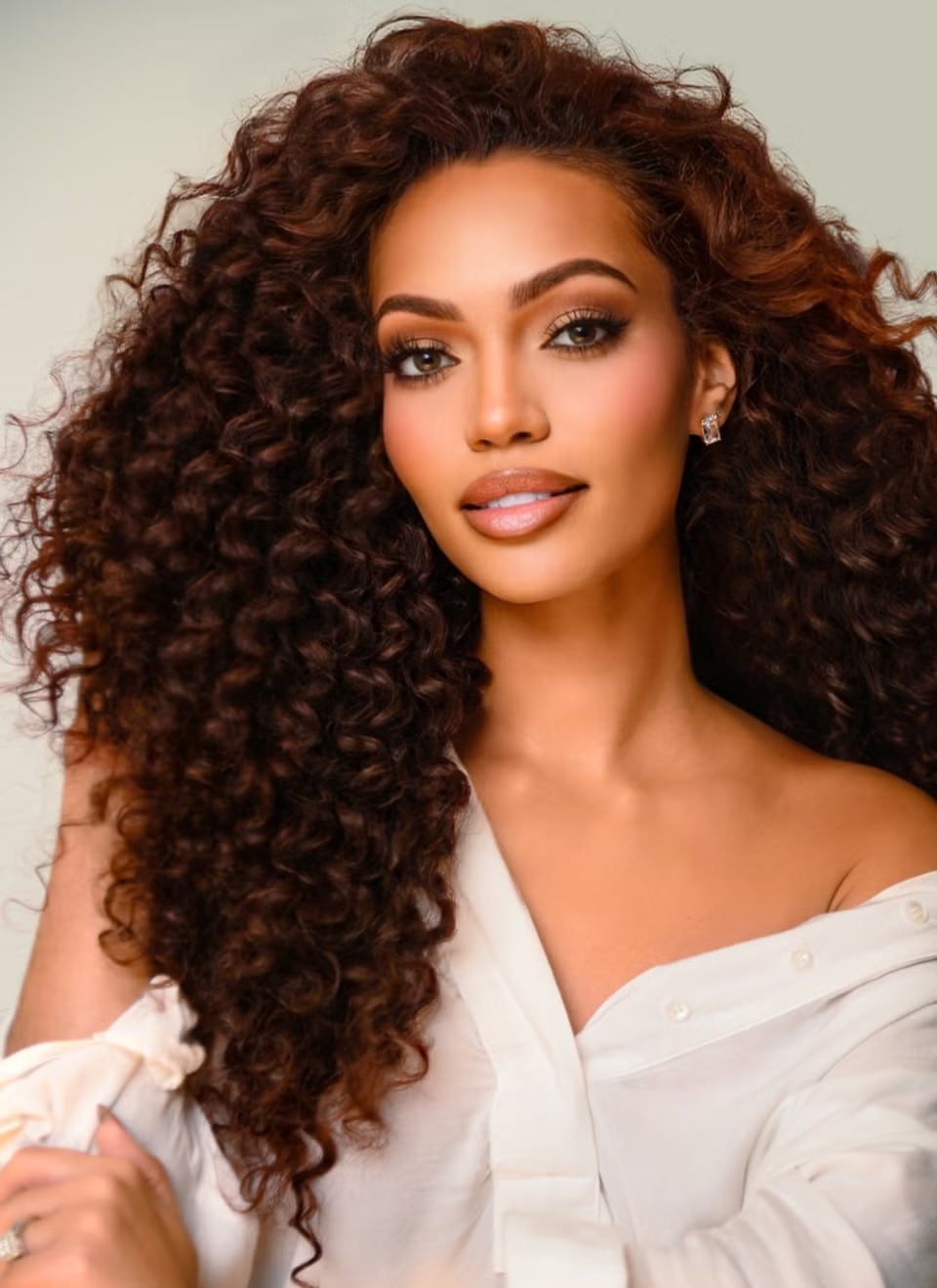 La ganadora compagina su faceta de madre de acogida con su labor como autora de libros infantiles. (Miss USA/Instagram)