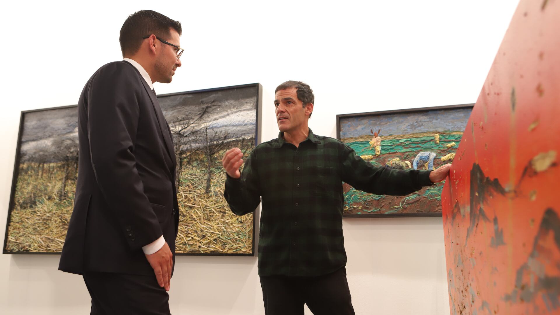 Augusto Marini (CEO de CaleGroup) adquirio la obra “Valle de Paneles” de Matías Duville (Gentileza CaleGroup)