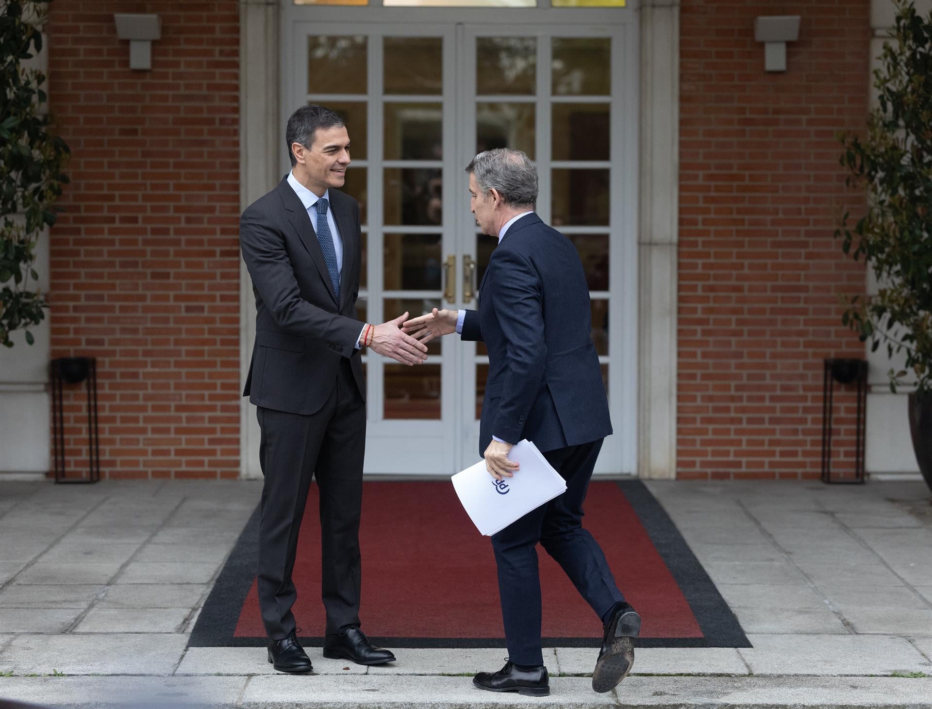 Pedro Sánchez recibe a Alberto Núñez Feijóo en La Moncloa (Europa Press)