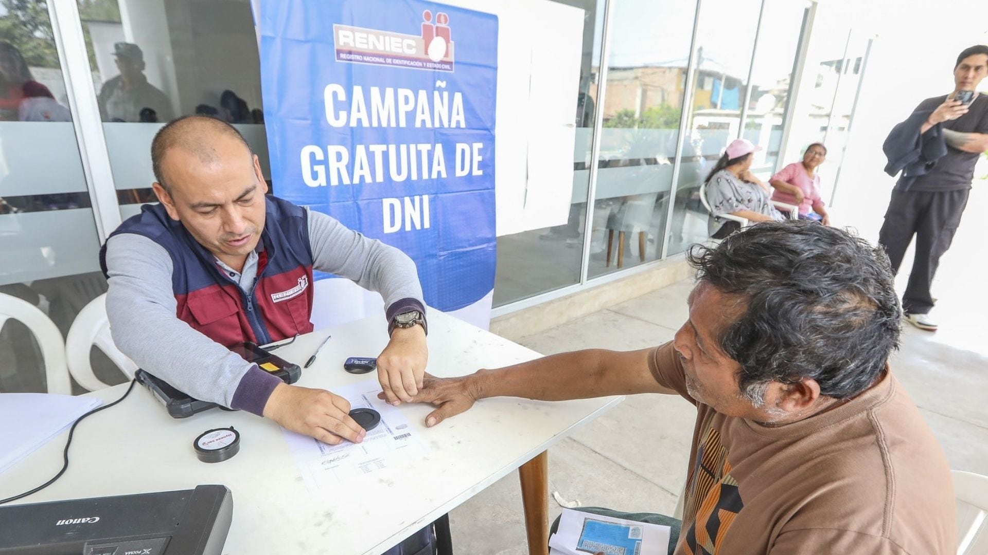 El DNIe es importante porque permite acreditar la identidad de una persona y facilita el acceso a diversos servicios y trámites digitales de manera segura - Créditos: Reniec.