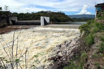 El principal embalse de abastecimiento de la capital registra un almacenamiento del 40.24 % y permanece en la categoría de riesgo alto. (Foto: Cortesía / Facebook)