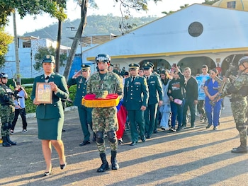 Ejército homenajeó a los siete