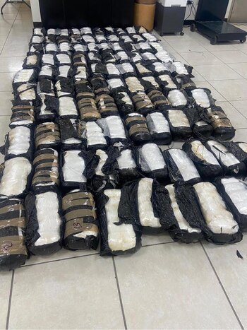 Autoridades aseguran 100 paquetes de
