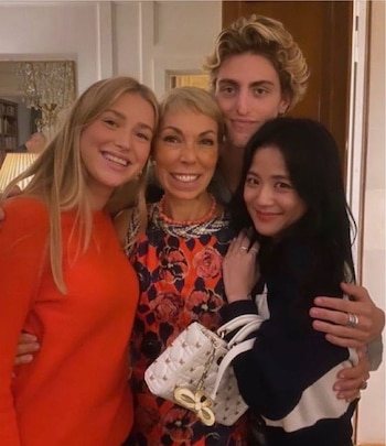 Murió Mathilde Favier, directora de relaciones públicas de Dior