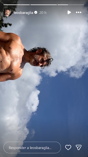 Leonardo Sbaraglia posa sin camiseta,