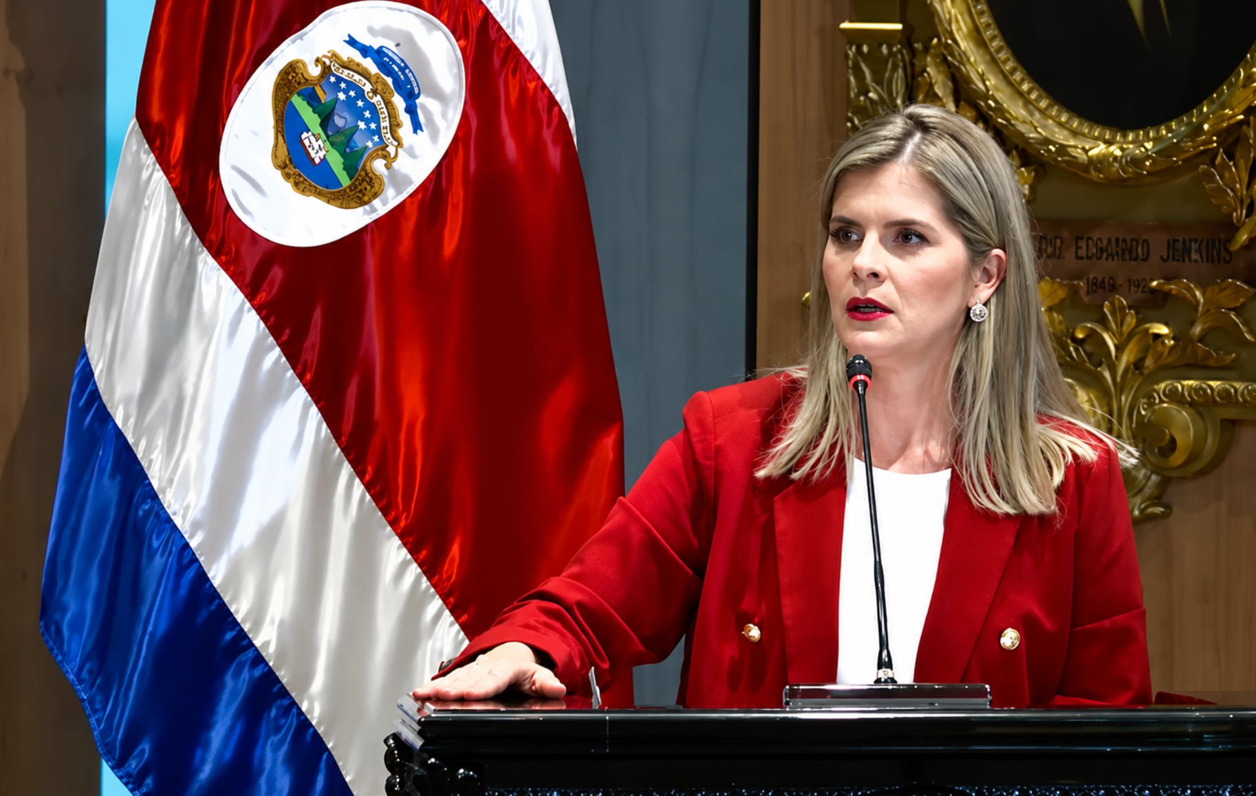 Laura Fernández defiende la pensión para expresidentes de Costa Rica