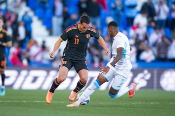 Jairo Vélez fue uno de los jugadores más destacados de la selección peruana ante Honduras. - créditos: FPF