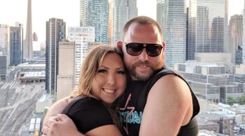 El hermano de Lexie llegó