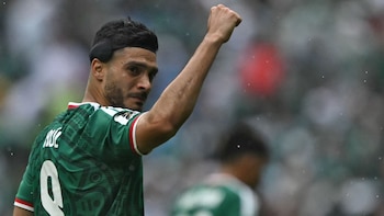 ¿Qué tiene Raúl Jiménez en la cabeza? Así funciona la diadema protectora que usa en el Mundial 2026
