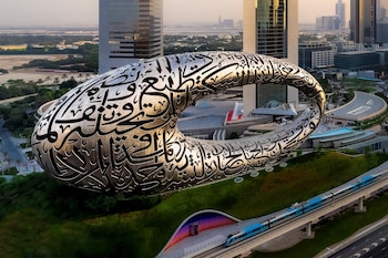 El Museum of the Future en Dubái explora inteligencia artificial, viajes espaciales y salud mediante experiencias interactivas de realidad mixta y robots (Dubai Future Foundation/Handout via REUTERS)