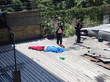 El hallazgo provocó complicaciones en el tránsito sobre el Puente Belice, una vía que conecta la Ciudad de Guatemala con el Atlántico.