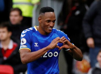 FILE PHOTO: Soccer Football - Premier League - Manchester United v Everton - Old Trafford, Manchester, Britain - October 2, 2021 Everton's Yerry Mina celebrates scoring a goal before it is disallowed following a referral to VAR REUTERS/Phil Noble EDITORIAL USE ONLY. No use with unauthorized audio, video, data, fixture lists, club/league logos or 'live' services. Online in-match use limited to 75 images, no video emulation. No use in betting, games or single club /league/player publications. Please contact your account representative for further details./File Photo