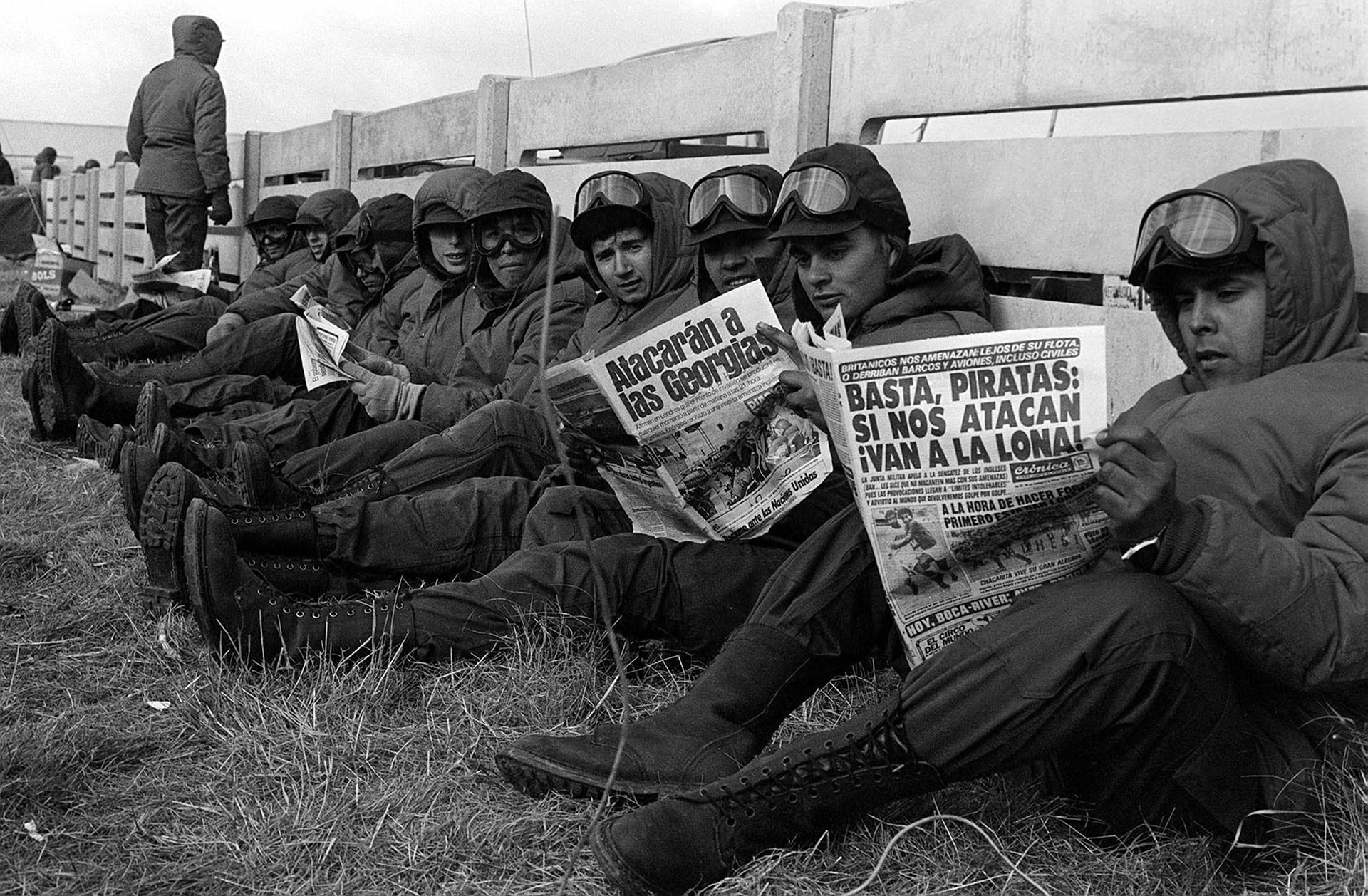 Soldados argentinos en las Islas Malvinas durante la guerra contra el Reino Unido