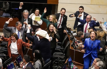 La elección de Honorio Henríquez dejó postales como la celebración de los congresistas del Centro Democrático y el Pacto Histórico - crédito Catalina Olaya/Colprensa
