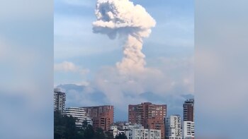 Volcán Nevado del Ruíz emitió ceniza