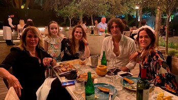 Pata junto a sus hijos