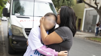 Niña de 9 años que recibió un trasplante de corazón participa en maratón y emociona a su familia