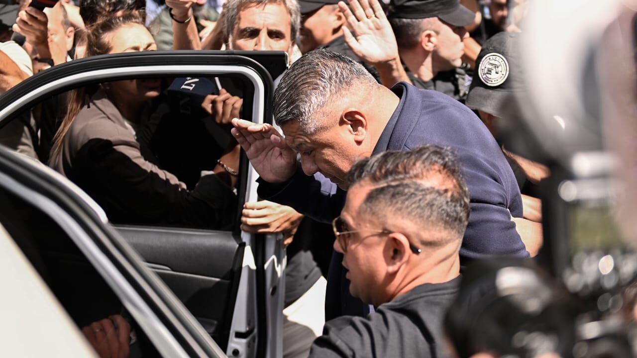 Chiqui Tapia retirándose de tribunales tras dejar un escrito en su indagatoria/Adrián Escandar