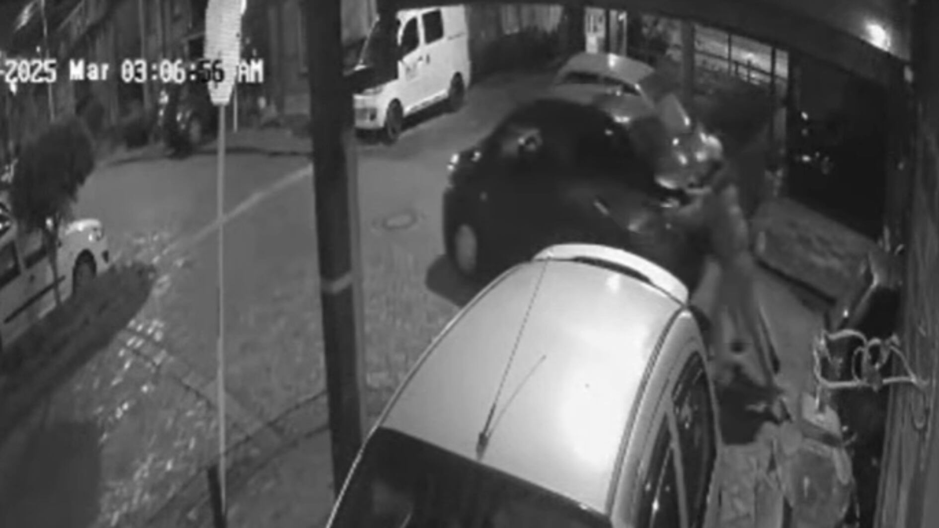 En total fueron tres los ladrones que se llevaron el vehículo - crédito @elinformativocotachiacajica/IG