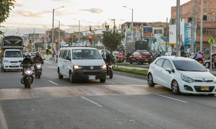 La avenida Villavicencio recibió seis resaltos parabólicos para reducir accidentes y proteger a peatones y motociclistas - crédito Secretaría de Movilidad