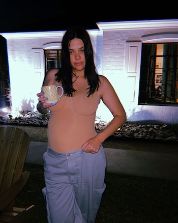 Yuridia muestra su pancita de