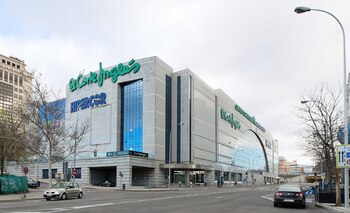 Fachada del Corte Inglés de Méndez Álvaro (Jesús Hellín / Europa Press)