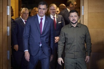 Pedro Sánchez junto al presidente ucraniano, Volodímir Zelenski, en la sesión de apertura de la Comunidad Política Europea, celebrada en Granada en octubre de 2023 (Europa Press/Contacto/Ukraine Presidency/Ukrainian)