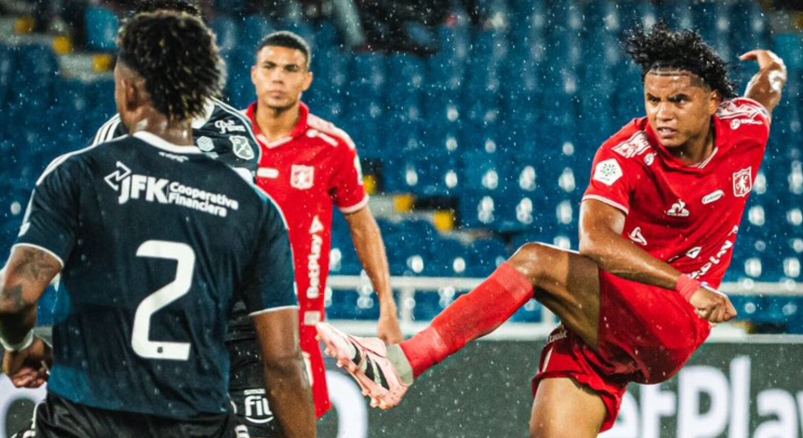 Al término del primer tiempo, América está ganando por la mínima diferencia ante el Medellín - crédito América de Cali