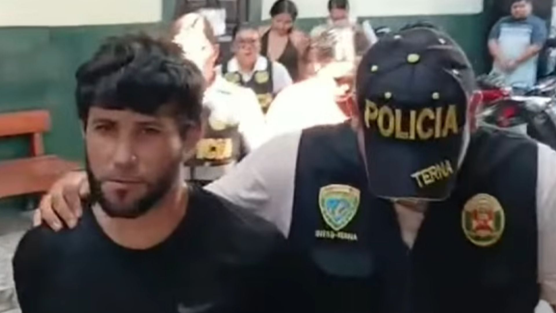 Entre los detenidos figura un ciudadano venezolano identificado como Darío Jesús Moreno Zamora, alias Duro, señalado por la Policía como presunto cabecilla de la organización - Créditos: Captura de pantalla de TVPerú.
