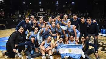 La selección femenina juvenil de