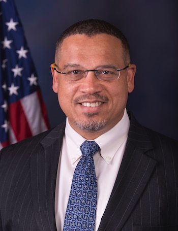 El fiscal general Keith Ellison sostuvo que los controles de antecedentes fueron aprobados de forma democrática para verificar la elegibilidad de los compradores (Wikipedia)