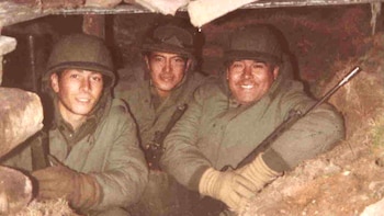 Daniel Verón, en el centro,