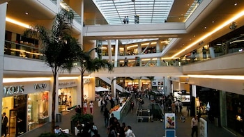 Plaza comercial con vistas a