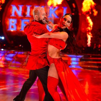 Nikki Garcia y Artem Chigvintsey