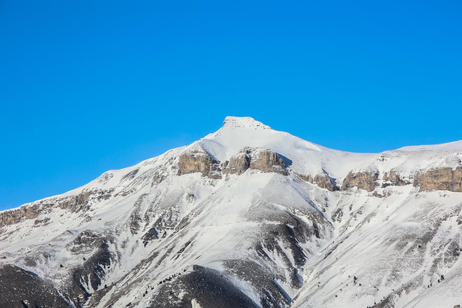 Tragedia en los Alpes: Tres muertos y un herido grave por avalanchas en Francia