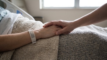 Más que sobrevivir: ¿Cómo enfrentar la ansiedad y depresión que afecta al 80% de pacientes con cáncer de mama?